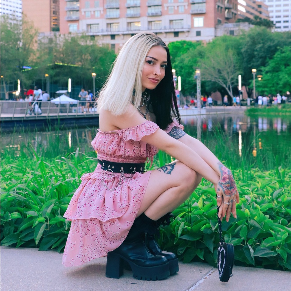 Meet your Posher, Lexis